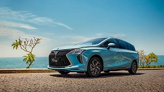 M4 Hev U-Tour Sedan Thumbnail