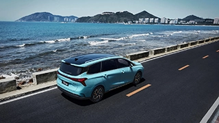 M4 Hev U-Tour Sedan Thumbnail