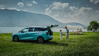 M4 Hev U-Tour Sedan Thumbnail